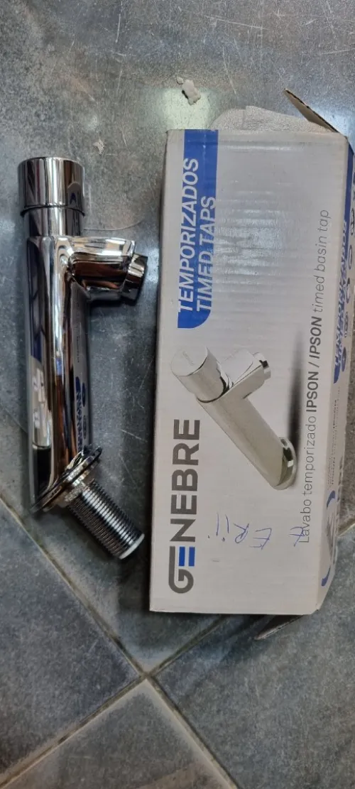 Rebinet lave à main à poussoire