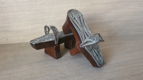 Mini Sabot Kabkab de hammam style Ottoman Turque en argent filigrane sur bois