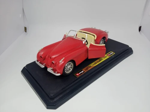 Voiture miniature JAGUAR XK 120 Roadster 1948 rouge BURAGO 1/24