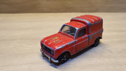 Voitures miniature Majorette Renault 4L 1/55, Simca 1/60 , 2 CV 1/60, R19 Cabriolet 1/55, R5