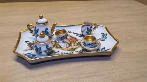 Mini dinette, service à café miniature en porcelaine de Limoges Signé Watteau Made in France
