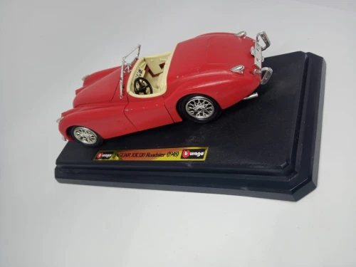 Voiture miniature JAGUAR XK 120 Roadster 1948 rouge BURAGO 1/24