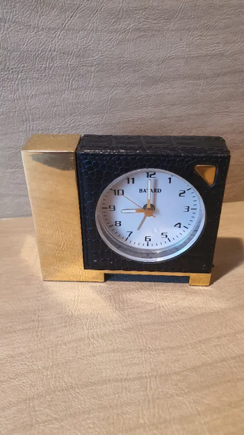 Joli petit réveil luxe de la marque BAYARD en cuir et laiton, Horloge
