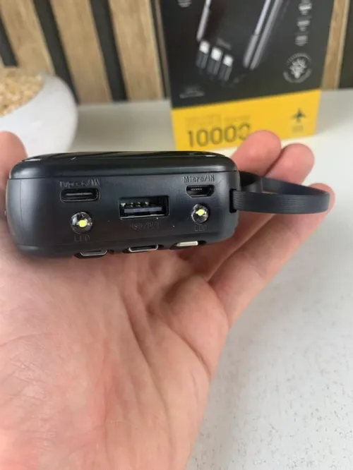 Power Bank Fast Charge Gevo10000mAh avec Cable intégré LCD Screen باور بانك سعة 10000ميلي أمبير