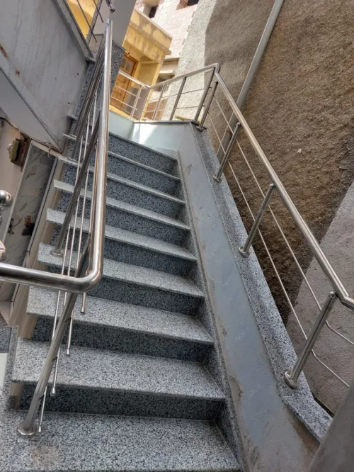 garde corp en inox et en verre, rampe d'escalier en inox et en verre trempé
