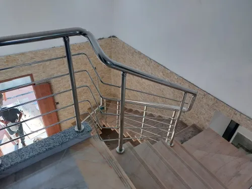 garde corp en inox et en verre, rampe d'escalier en inox et en verre trempé