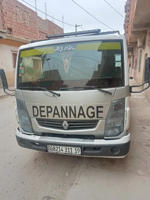 Renault Maxity 2011
