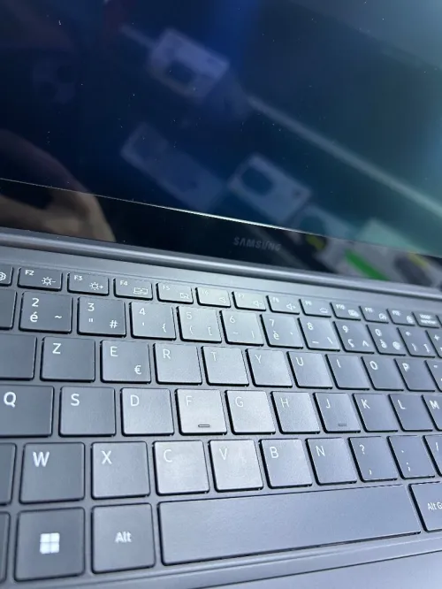 Laptop Samsung Galaxy Book2 Pro I5-1240P Evo 8G 256Go 13 pouce FHD AMOLED neuf Sous Emballage