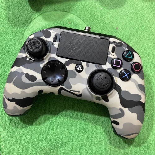 Manettes PS4 XBOX PC Nacon Under Control Hori Freebox