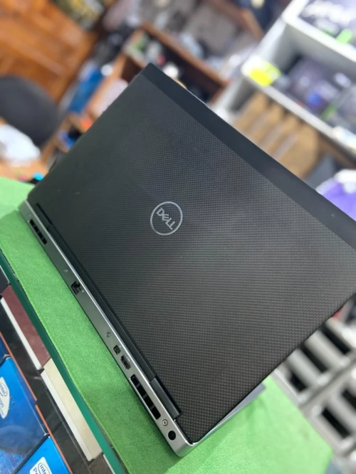 DELL Precision 7530 i7 8th-512 gb -16go ddr4-quadro p3200 15.6" FHD