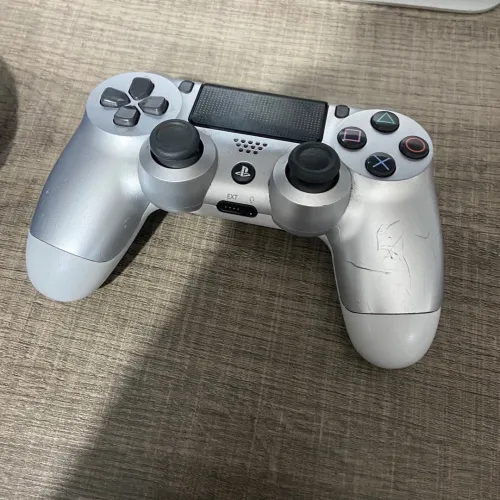 Manettes PS4 XBOX PC Nacon Under Control Hori Freebox