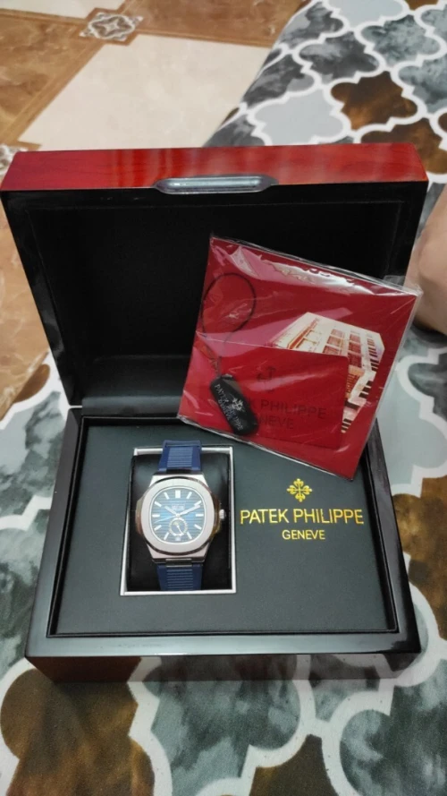 Salam je m'ai en vente une très belle montre original marque Patek Philippe neuf jamais utilisé 