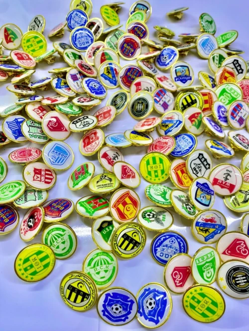Macarons, Pins, Porte-clés, Médailles Personnalisés.