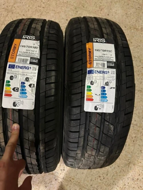 pneu 195 70  R15 c IRIS