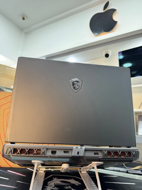 MSI VECTOR 16 HX 