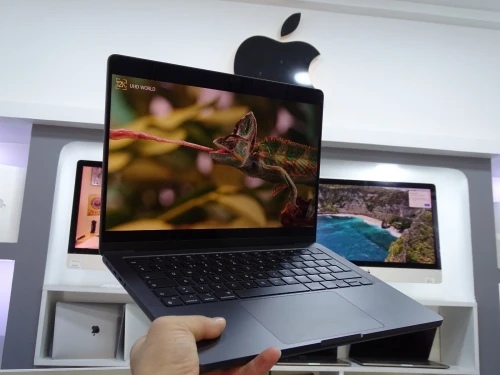 MacBook Pro  M3Pro / 18 Gb Ram. 512 Gb ssd