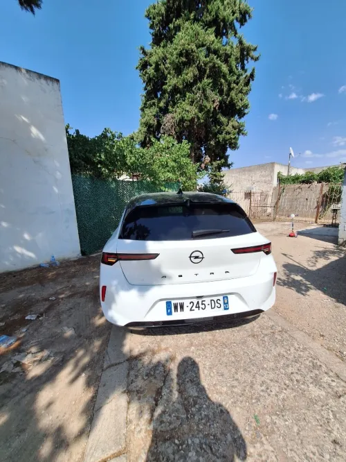Opel Astra 2025 الجديد chien métallique