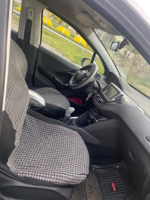 Peugeot 208 2015 Allure
