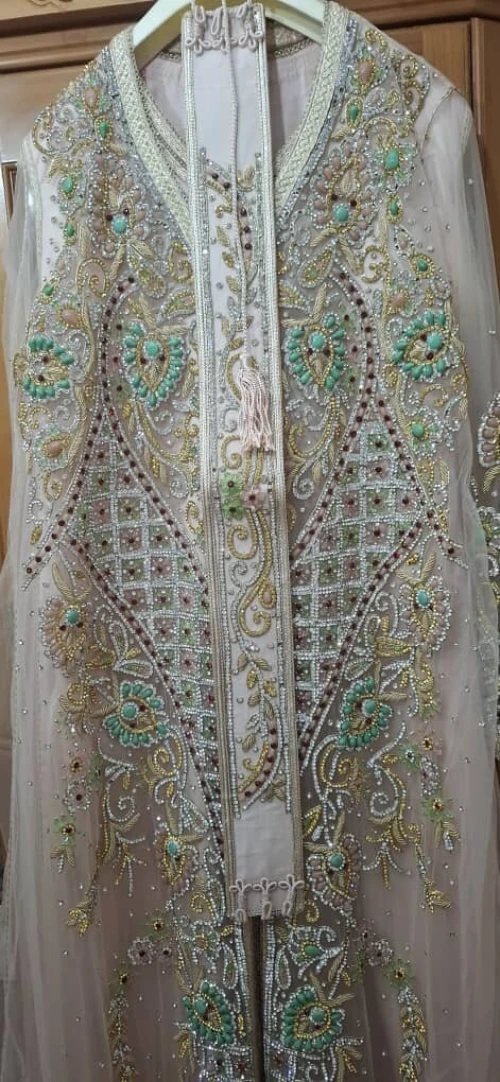 Caftan simple et caftan royal