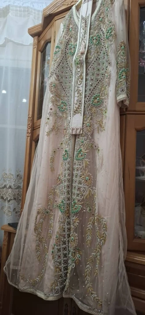 Caftan simple et caftan royal