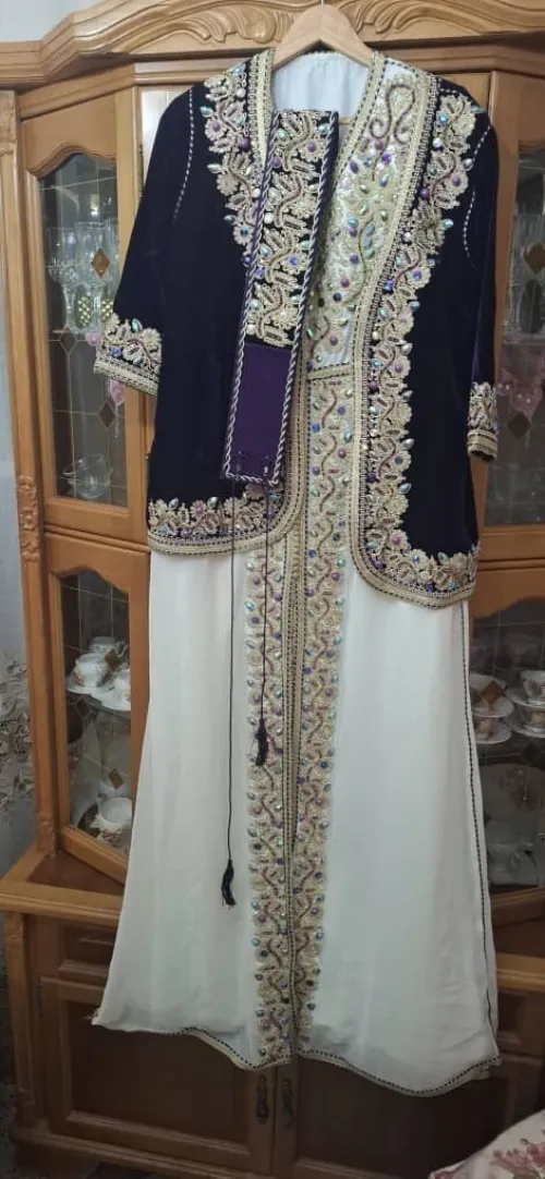 Caftan simple et caftan royal