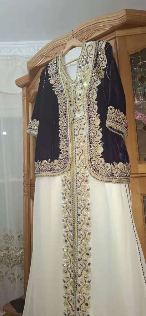 Caftan simple et caftan royal