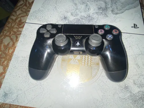 Ps4 fat mflachi version élimité densteney 7aba 9lila