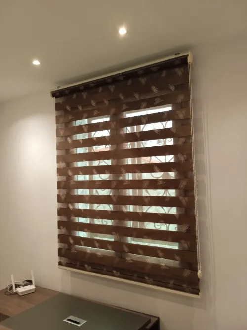 Rideaux zebra jour et nuit pour chambre cuisine balcon séparation entre cuisine et salon vitrine magasin de coiffure famme