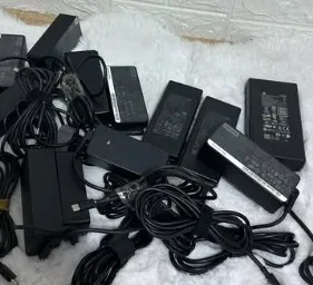 LOT DE CHARGEURS POUR LAPTOPS