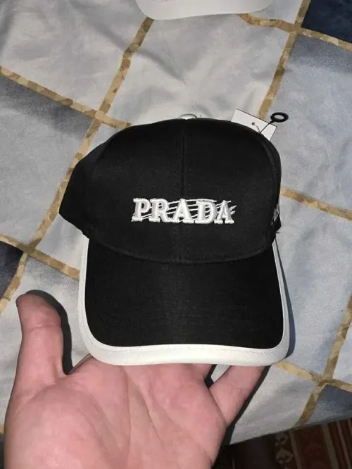 Casquttes Prada