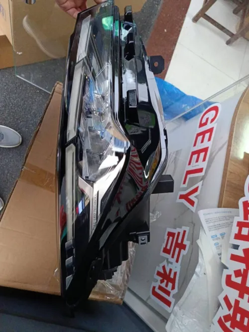Phare Geely coolray