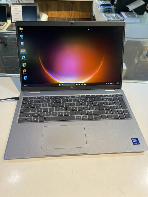 DELL LATITUDE 5550 Ultra7 165H 16GB DDR5 256SSD