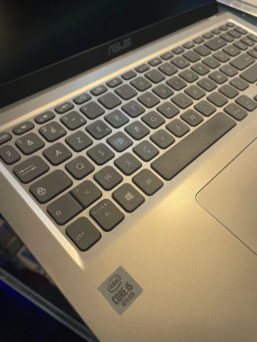 Asus vivobook x515 i5 10th 8GB 512SSD