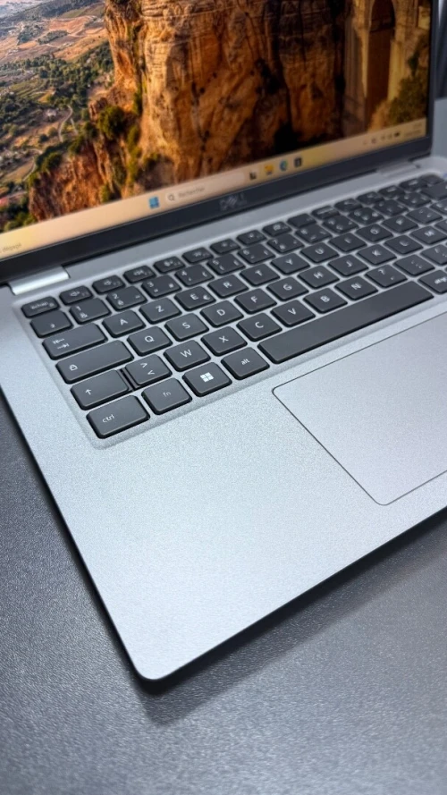 DELL LATITUDE 5430 INTEL I5-1245U 1.60GHZ up to 4.4ghz RAM 8GB DDR4 DISK 256GB SSD nvme INTEL IRIS XE GRAPHICS ECRAN 14P FHD