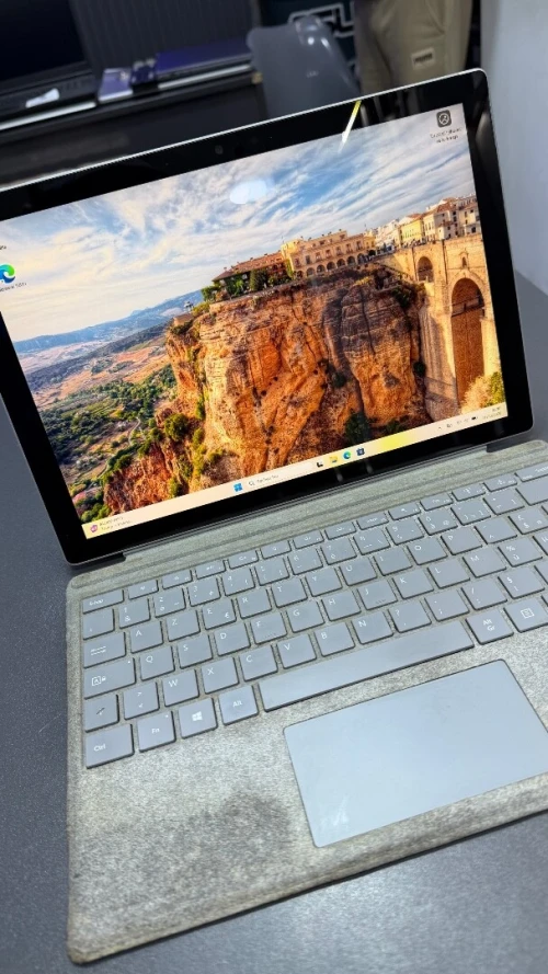 MICROSOFT SURFACE PRO 7+ INTEL I7-1165G7  RAM 16GB DDR4  DISK 256GB SSD nvme INTEL IRIS XE GRAPHICS ECRAN 12.5P 2.5K IPS TACTILE DÉTACHABLE