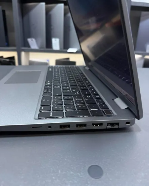 DELL LATITUDE 5550 ULTRA 5  135U 1.60Ghz 16Gb DDR5 256Gb SSD INTEL (R) Graphics ECRAN 15.6 FHD