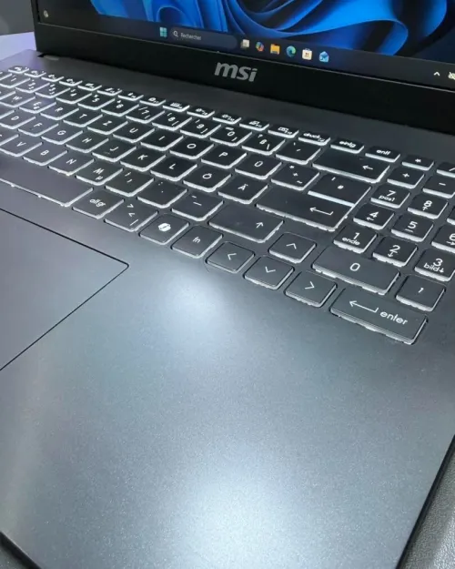 MSI MODERN 15 RYZEN 5 7350U 2.00GHZ 16Gb DDR4 512gb SSD AMD RADEON GRAPHICS ECRAN 15.6p  FHD  