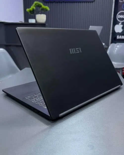 MSI MODERN 15 RYZEN 5 7350U 2.00GHZ 16Gb DDR4 512gb SSD AMD RADEON GRAPHICS ECRAN 15.6p  FHD  
