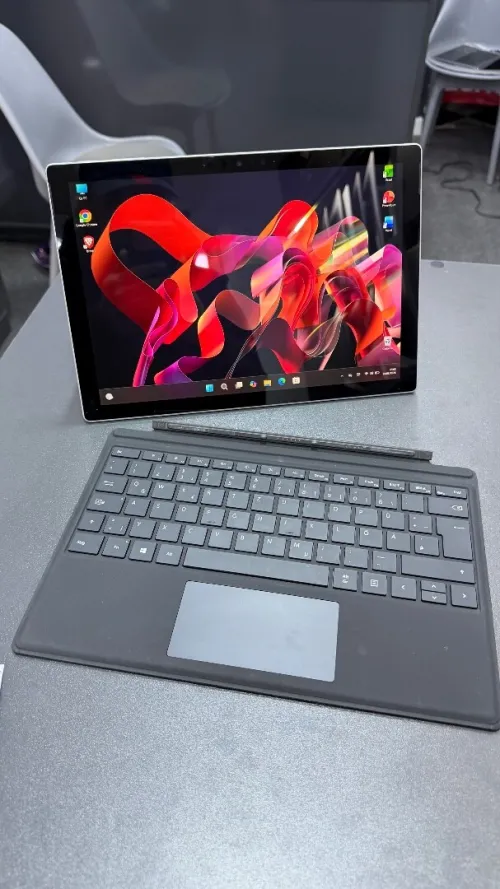 MICROSOFT SURFACE PRO 7 INTLE i7-1065G7 1.50 GHz 16GB DDR4 256GB SSD INTEL IRIS Plus 3K DETACHABLE