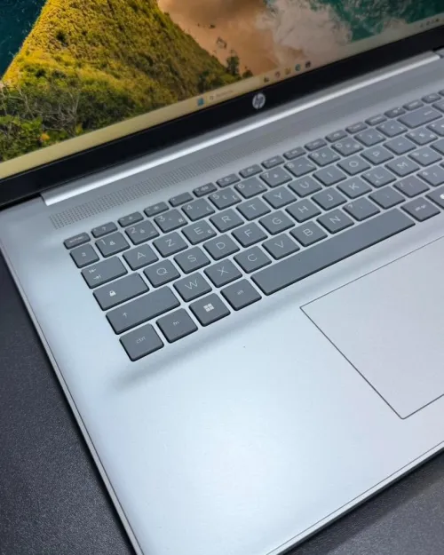 HP LAPTOP 17  INTEL CORE 5 120U 1.40 up to 4.2ghz RAM 16GB DDR4 512GB SSD nvme  INTEL R GRAPHICS  ECRAN 17P FHD