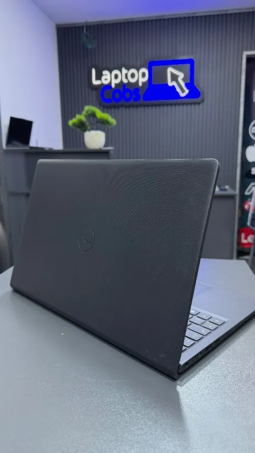 Dell vostro i5-1135G7 (11eme) 8gb 256gb Intel iris xe graphics ecran 15.6 FHD