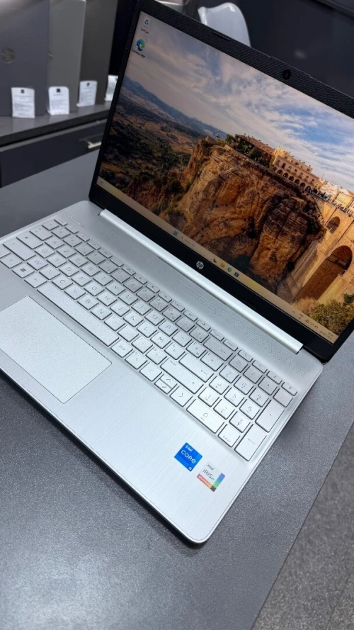 HP LAPTOP 15s INTEL I5-1235U 12eme 16GB DDR4 512GB SSD INTEL IRIS XE GRAPHICS 15.6P FHD