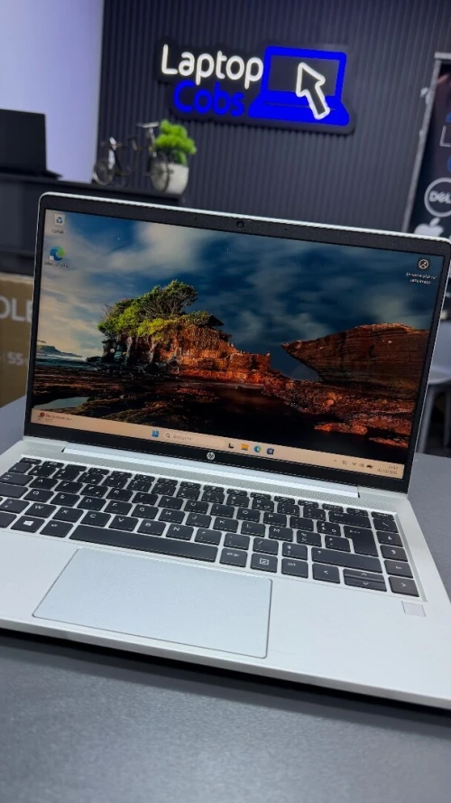 HP PROBOOK 640 G8 INTEL I5-1145G7 2.6GHZ up to 4.4ghz RAM 16GB DDR4 DISK 256GB SSD nvme INTEL IRIS XE GRAPHICS ECRAN 14P FHD