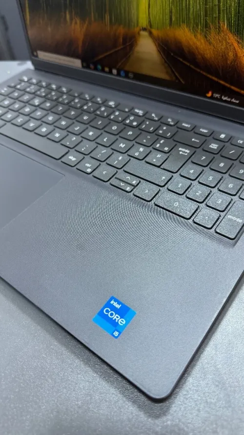 Dell vostro i5-1135G7 (11eme) 8gb 256gb Intel iris xe graphics ecran 15.6 FHD