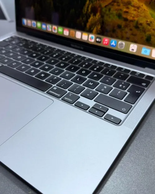MACBOOK AIR M1 2020 M1 RAM  8Gb DISK  256Gb  SSD ECRAN 13 BATTERIE : cycle 142