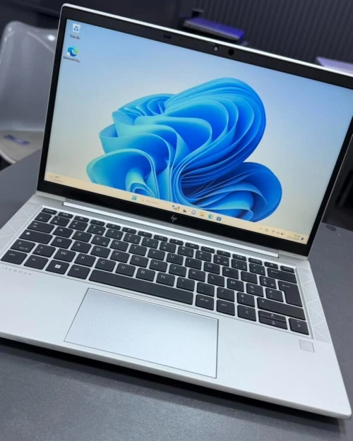 HP ELITEBOOK 830 G8 INTEL I7-1185G7 32g ram 512ssd nvme 13.3" FHD