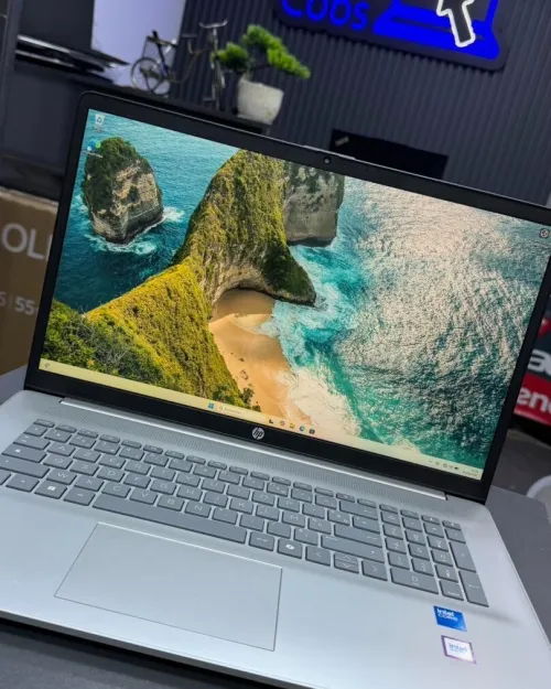 HP LAPTOP 17  INTEL CORE 5 120U 1.40 up to 4.2ghz RAM 16GB DDR4 512GB SSD nvme  INTEL R GRAPHICS  ECRAN 17P FHD