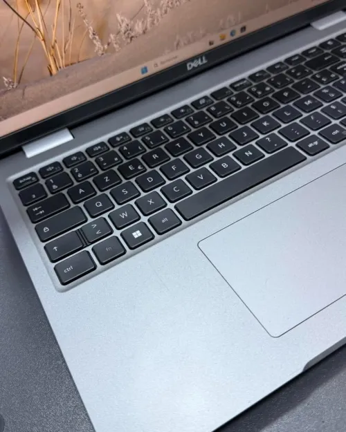 DELL LATITUDE 5540  INTEL i5-1345U RAM 16GB DDR4 5256B SSD nvme INTEL IRIS XE  GRAPHICS  ECRAN 15.6-INCH FHD