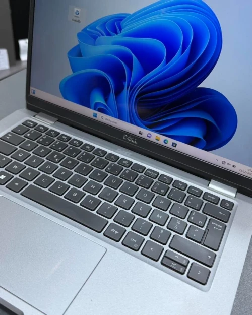 DELL LATITUDE 5330 TACTILE INTEL i5-1245U 12ème 16GB DDR4 256Gb SSD INTEL IRIS XE GRAPHICS 13p