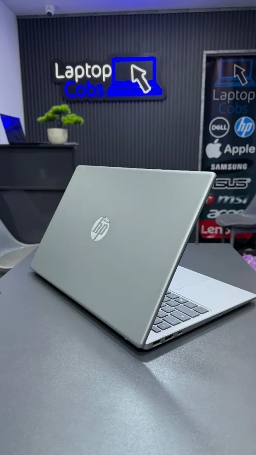 HP LAPTOP 15 RYZEN 7 7730U 2.40 GHz  RAM  16GB DDR5  1000GB SSD RADEON GRAPHICs ECRAN 15.6 P FHD